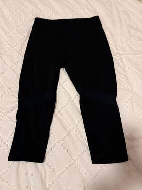 take A walk Black Mesh Panel Athletic Capri Leggings Size L
